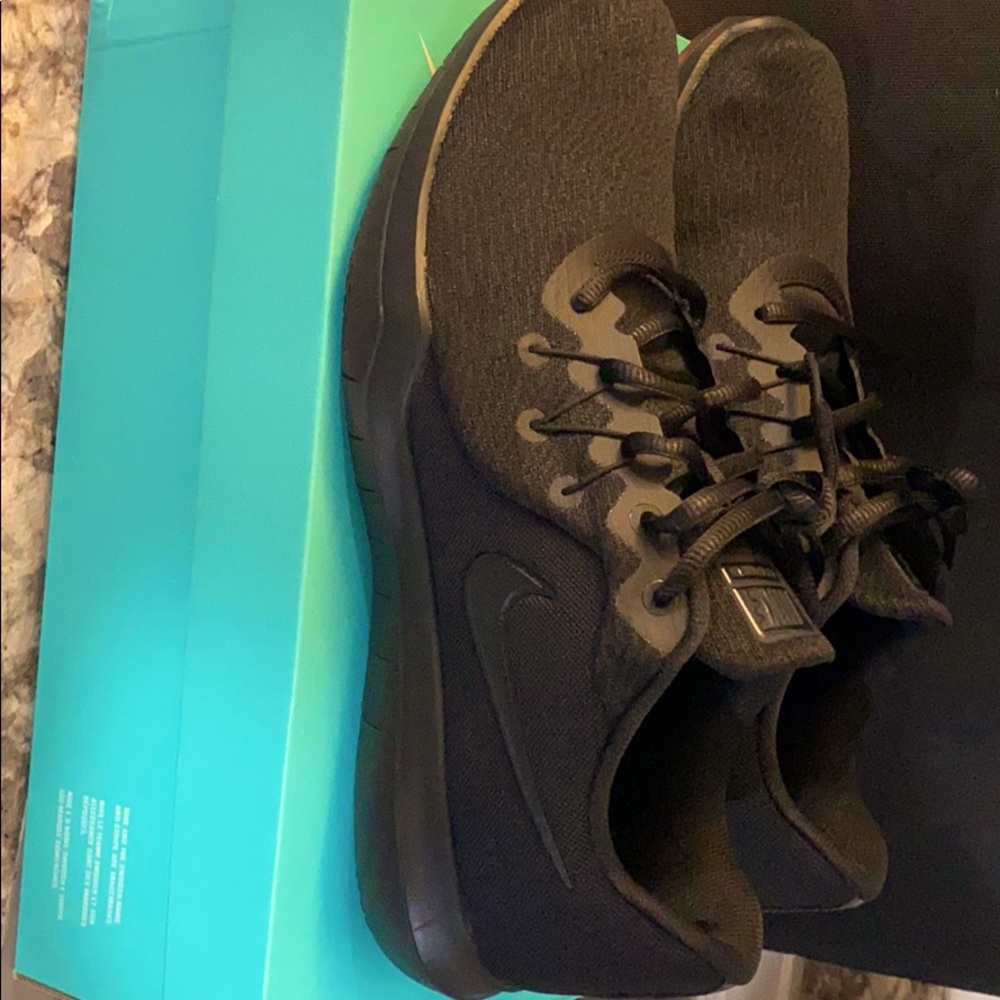 Pair Of Nikes “Flex Supreme TR6” ✨